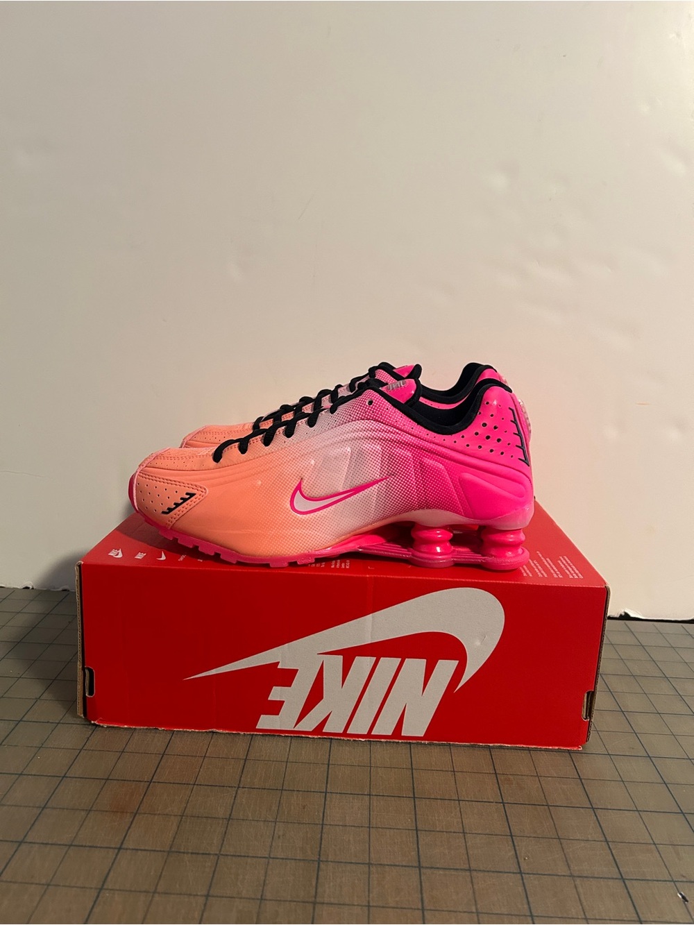 Nike Shox R4 AB ‘Hyper Pink Black’ Womens